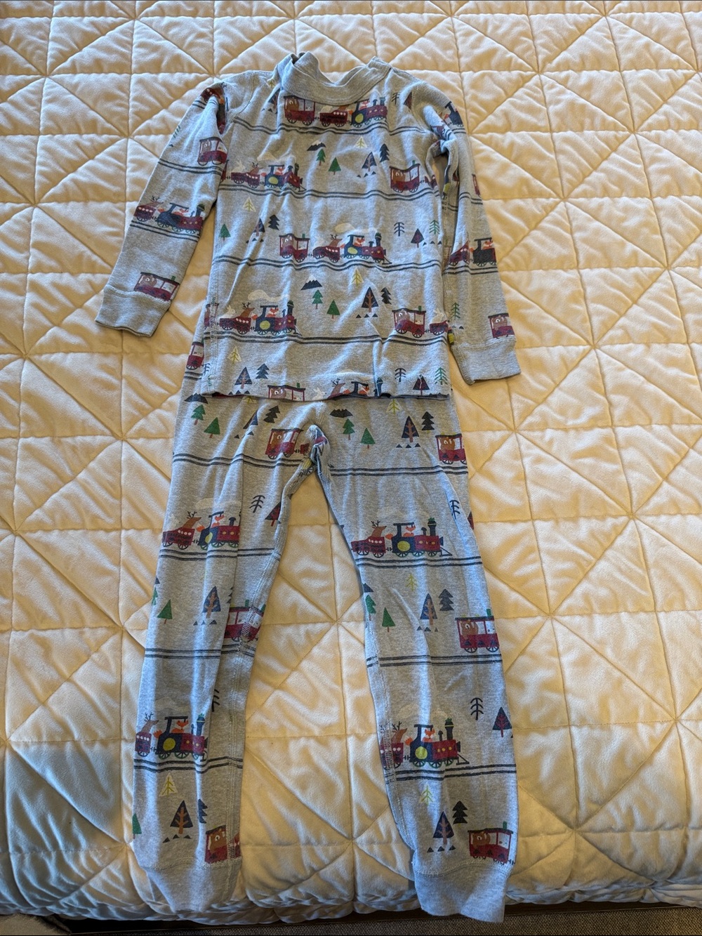 Hanna Andersson Grey Train-Print Kids Pajama Set